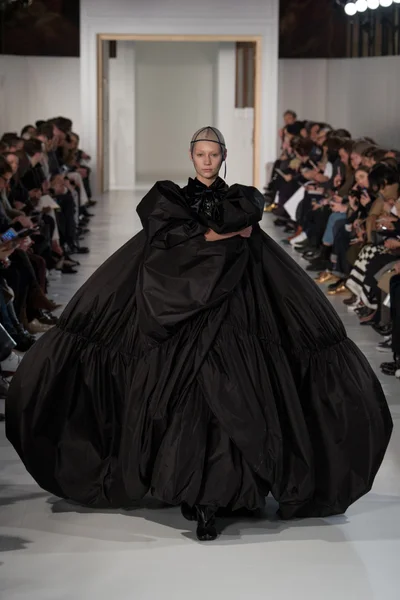 Look 25